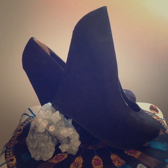 Candies Black Velvet Pumps, Close-toe - Picture 4 of 7